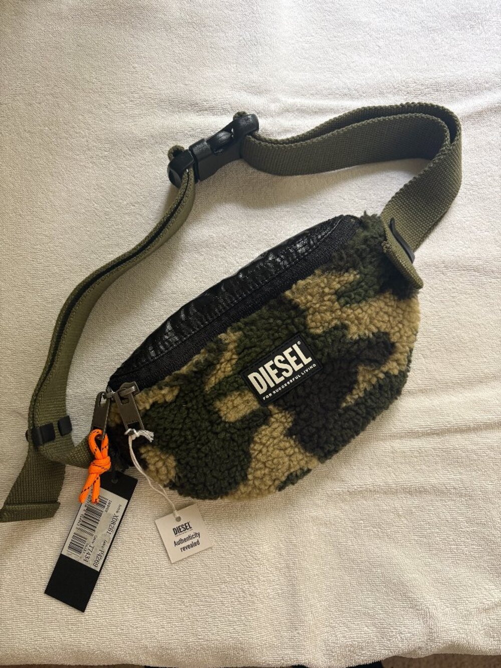 FAIRFOX Man: Belt bag in camouflage faux shearling Diesel